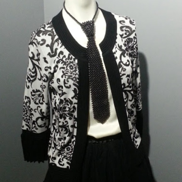 Neiman Marcus black & white floral pattern cardigan pleated 3/4 pleated sleeves - Picture 1 of 6